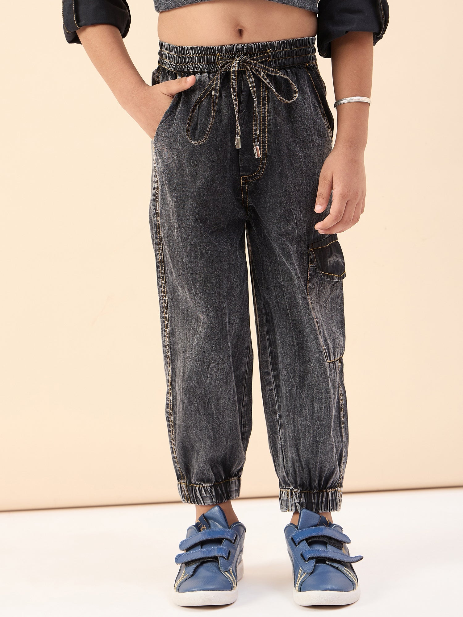 Boys Ankle Length Solid Cargo Pants - Black