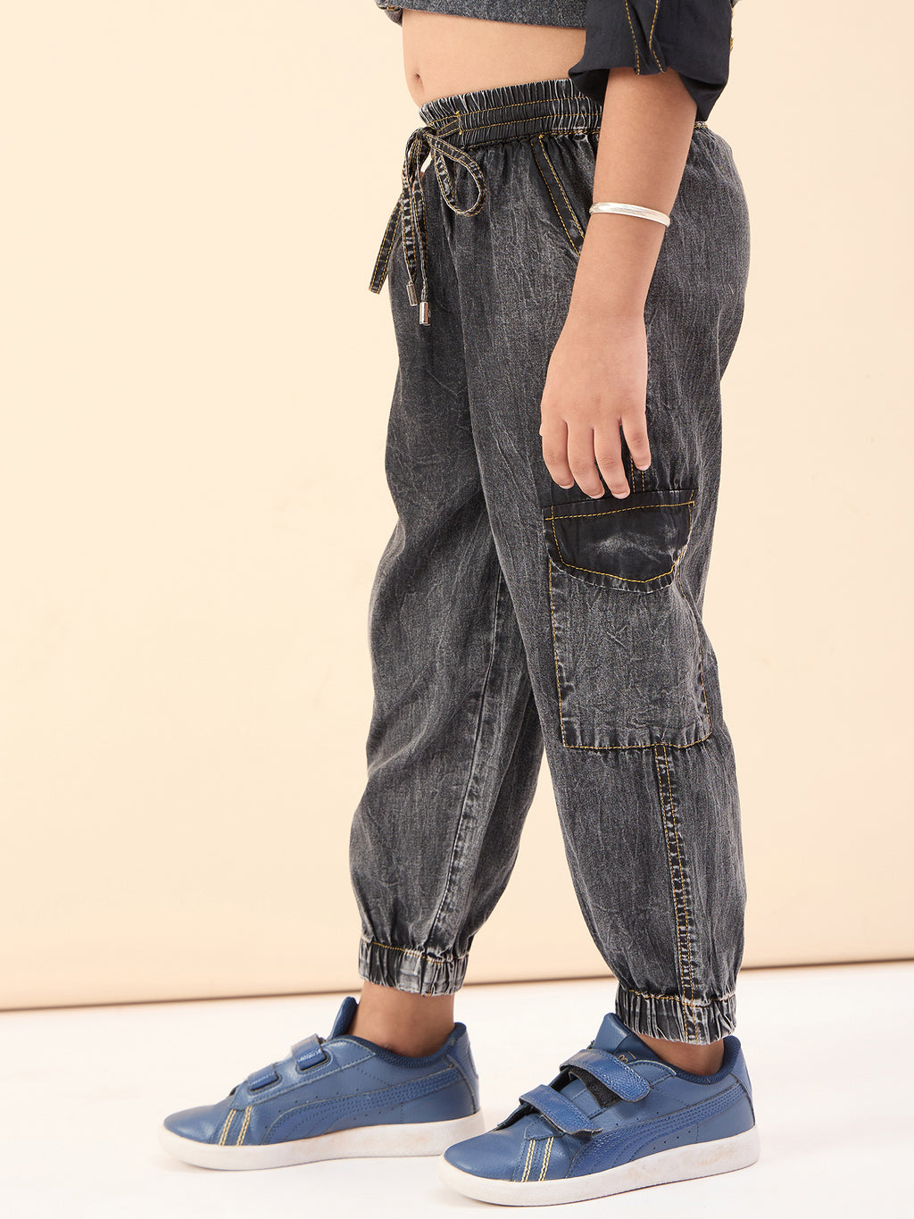 Boys Ankle Length Solid Cargo Pants - Black